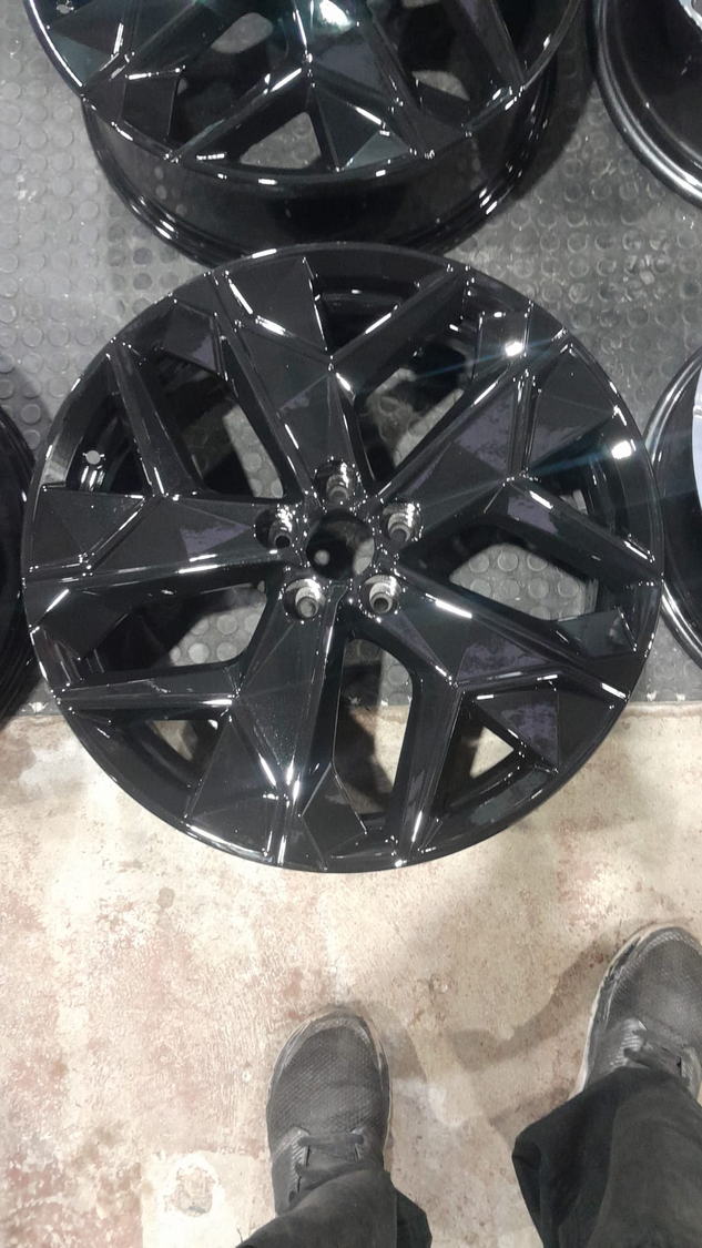 Workshop photo 0004 alloy wheel refurbishment photo