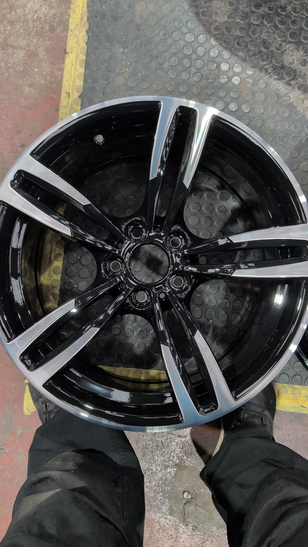 Tyre Set 4 photo 3 alloy wheel refurbishment photo