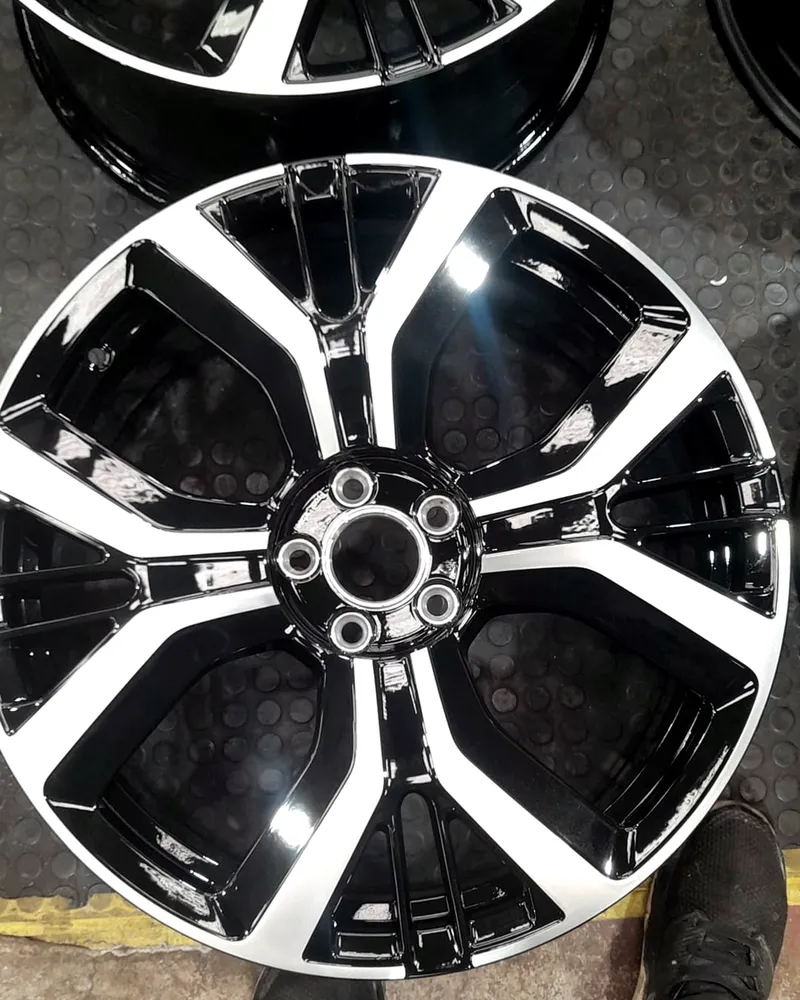 Gloss five-spoke detail
