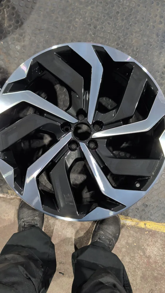 Audi Sport contrast finish